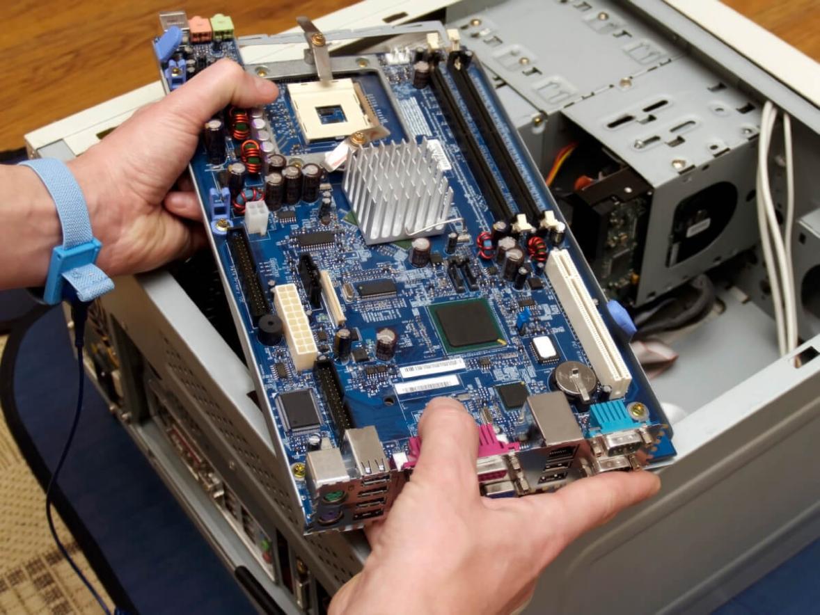 What Are the Benefits of Using a Professional Computer Repair Service?